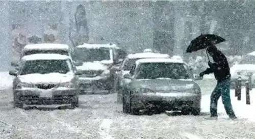 下雪啦潜江迎来今冬第一场雪,开启激动兴奋模式
