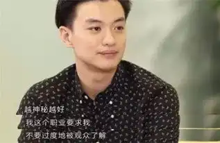 药神主演曝绯闻,老婆这个女人不仅坐他大腿,还坐他肩膀呢
