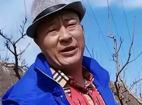 赵本山管理失控女儿球球支招艺人重签合同,直播上交70提成
