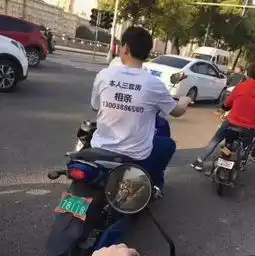 搞笑gif趣图表哥,我想去烫头发,表哥说不用花那钱
