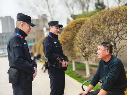 网红打卡地游人多藏蓝谱就冰城警色
