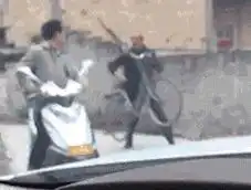 搞笑段子这是我见过最低调的地铁站了
