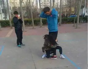 搞笑图片辛苦工作后的女孩子,是最美的

