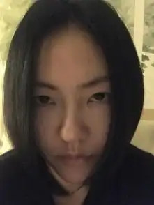 小s深夜微博晒照抱怨失眠睡不着吐槽老公不会安慰人
