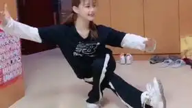 星爷经典爆笑片段,点名要单挑大妈,结果被大妈一拳教做人
