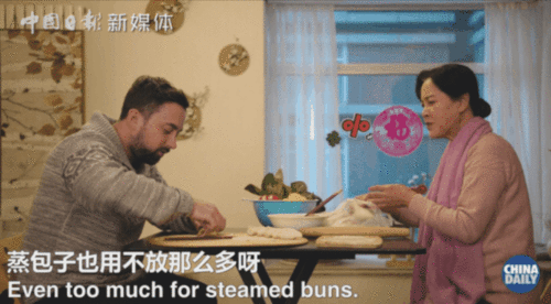 爆笑洋女婿陪打麻将闯年关,摆出一排南
