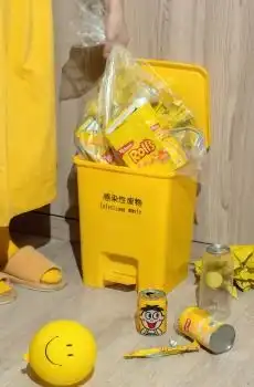 创意垃圾分类摆拍
