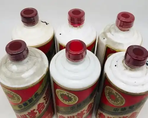 北京3对情侣聚餐,期间喝6瓶老茅台,收银员捡走酒瓶卖掉买7套楼