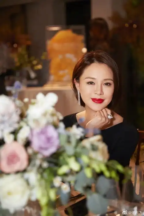 组图佟大为晒照为老婆关悦庆生甜蜜称其我的小姑娘