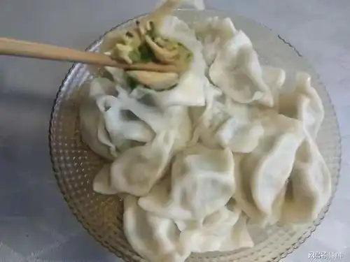 正月十五吃饺子,建议大家少吃韭菜白菜,多吃4样,鲜美又吉利
