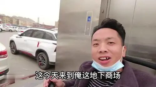 姐姐来市里地下商场买衣服,选来选去就是不合适,表情还有点尴尬
