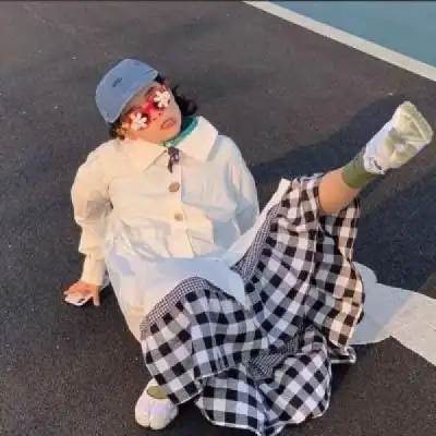 傻雕雕女生头像
