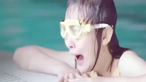 丑女搞怪溺水,校草恐水症纠结者,直接落荒而逃

