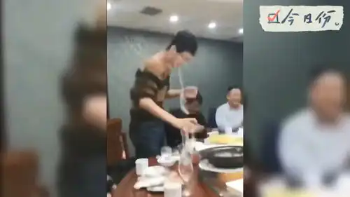 我过年喝酒也没你喷的远年度搞笑大赏
