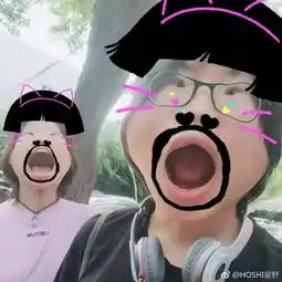 窦靖童秒变呆萌,陪妹妹过生日搞怪自拍,这样的姐姐我也想要
