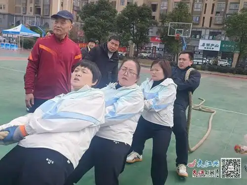 庐山市第三小学获市教体系统拔河比赛第一名组图
