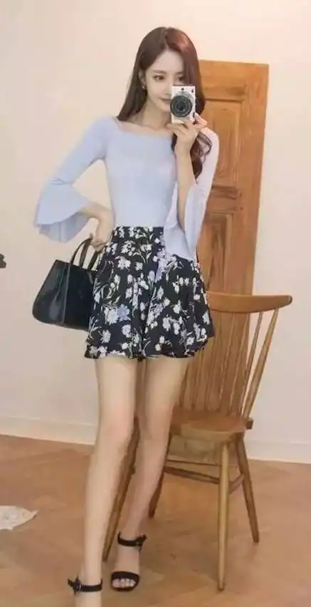搞笑图片这两妹子你们想要哪个啊
