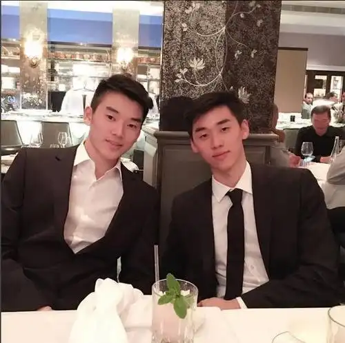 林依轮不靠谱式育儿,送学霸长子变形,二儿子小名太搞笑