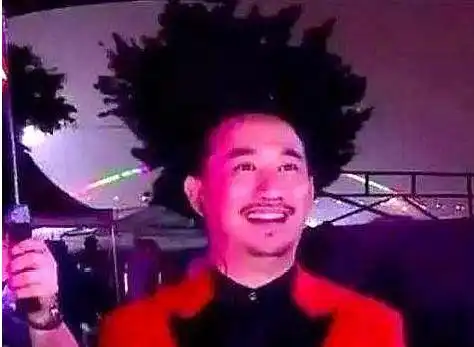 赵薇早年不雅照被疯传,葛优说个悄悄话而已,不必大惊小怪