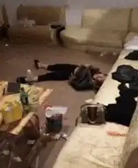 搞笑gif依照我多年侦查经验,妹子应该是感冒了,赶紧找人打一针
