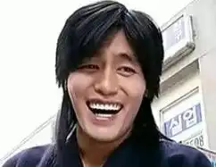 这个是什么韩国电影电视剧里面的觉得这个男的笑的表情超级囧超级猥琐,
