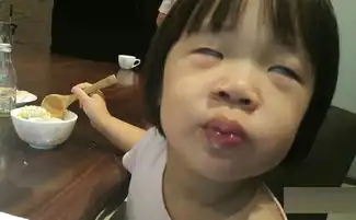 还能愉快地当亲妈吗小s无节操晒女儿丑照
