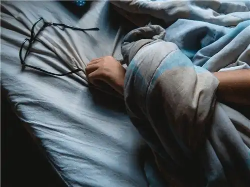 高三党焦虑睡不好这6种小技巧帮你摆脱失眠困扰
