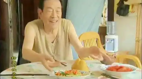 杨光得了三高,这次父亲该反击了,让杨光吃粗粮自己大吃大喝
