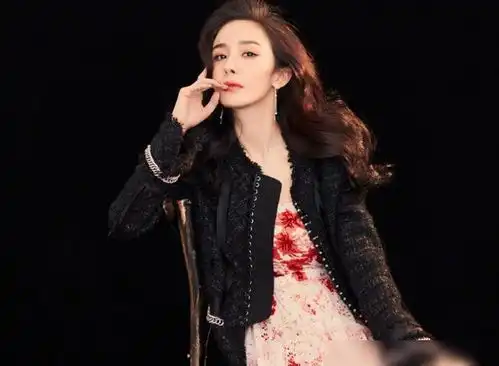 杨幂生日好友送祝福,杨颖祝福配图显情商,疑在内涵迪丽热巴
