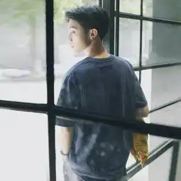 2018最新的帅气成熟男生微信头像
