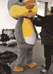 搞笑gif趣图这小子长大不得了,和他爹一个德行
