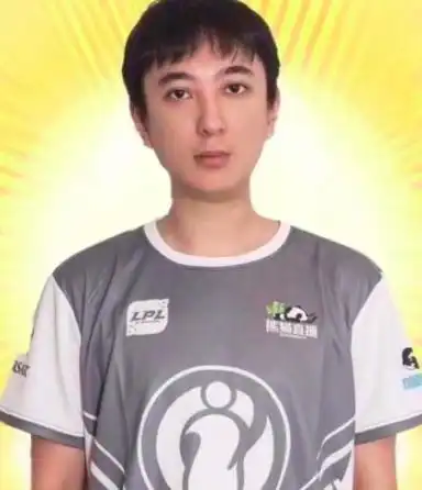 女子转王思聪抽奖微博五分钟中奖,还与王思聪撞脸,网友在一起