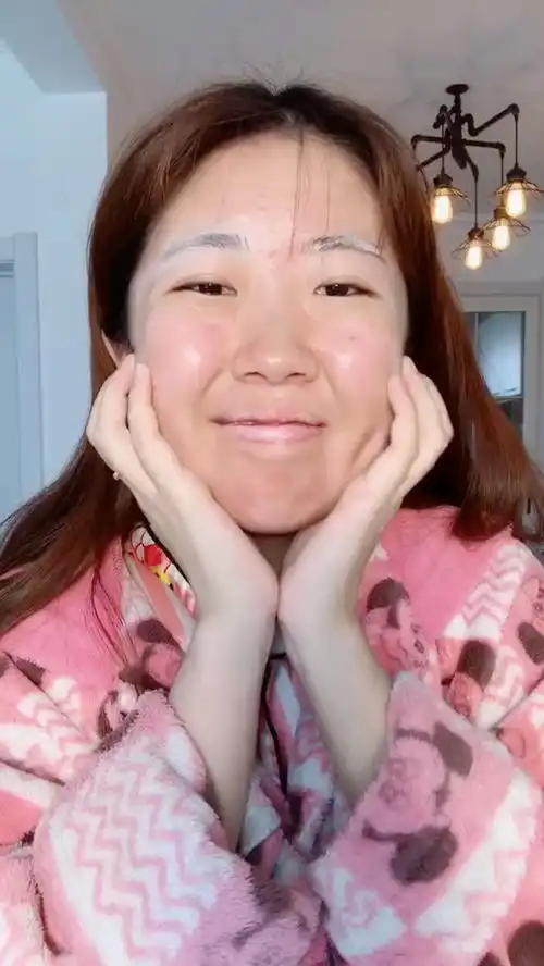 丑女美女千千万我在中间来回换我尽力了你喜欢几号
