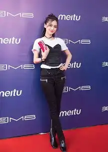 继开衩裙后,劈叉裤又火了
