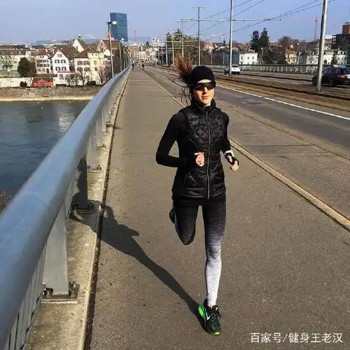 一个月的跑步,体型发生怎样的变化网友表示简直是判若两人
