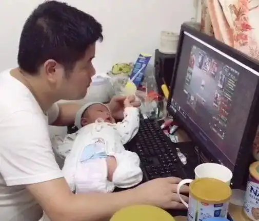 宝爸带娃,五分钟之后娃呢
