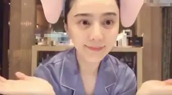 分手后范冰冰素颜直播洗脸,没化妆样子和李晨也太有夫妻相了

