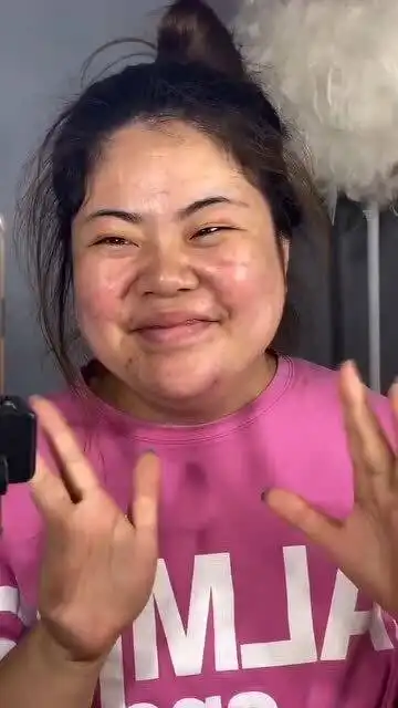 只有懒女人没有丑女人,40岁大姐化妆后,秒变让人羡慕的漂亮小姐姐
