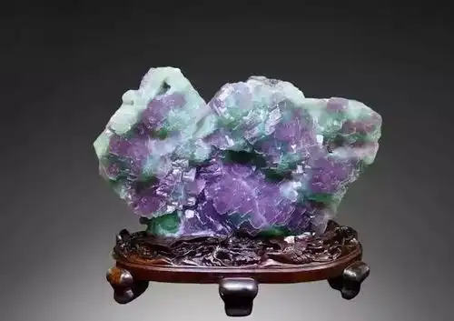 有人说,石头是上帝随手捏的,矿物晶体则是......
