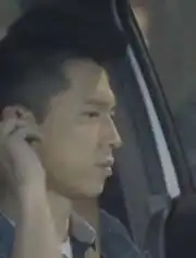 表情男子管别人家事被朋友劝说,他却乐在其中,看着傲娇的小表情...表情
