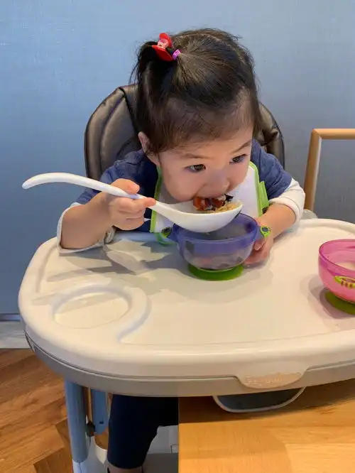 章子怡晒女儿接地气爱好,醒醒手段像极邓超女儿,汪峰被彻底玩坏
