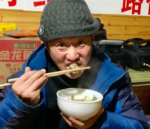 吴京有多节俭一套婚服走遍各大活动,知名品牌多次认领被嘲倒贴