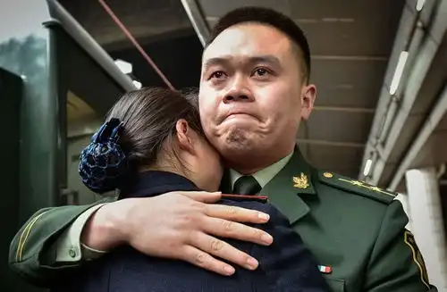 春节倒计时这组毫无ps痕迹的照片,让每个出门在外的人看哭了
