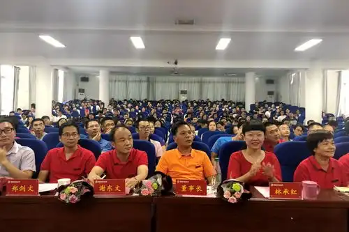震惊福建漳州实验中学教师节当天现场壕掷735万巨额现金奖励教师
