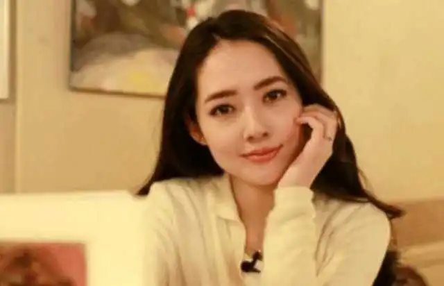 郭碧婷照片流出,昔日女神形象不再网友这肥婆是谁