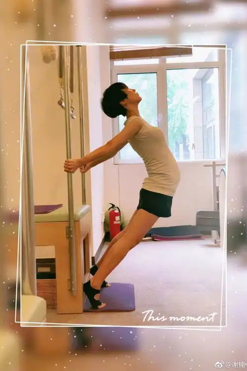 谢楠晒健身照片你能看出这是怀孕7个月的肚子吗
