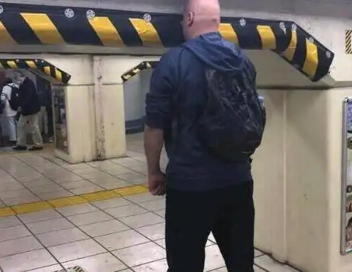 搞笑图片幽默段子你还是跑吧,咱家的狗自己回家了
