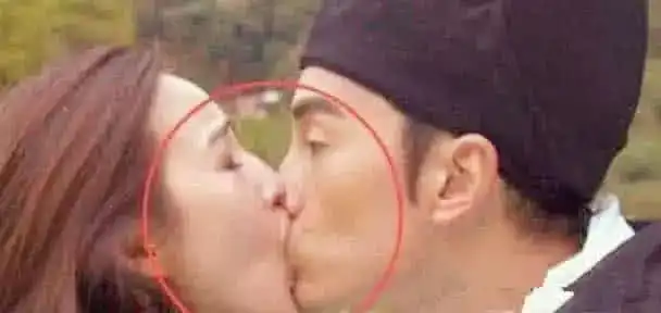 骗了我们多年的穿帮镜头,冲锋枪我忍了,嘟嘴卖萌忍不了
