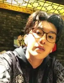 范丞丞看到魔鬼滤镜中的自己不要搞我
