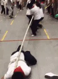 搞笑gif这是什么情况不会好好走路吗
